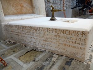 Apamea fountain with calendar 2